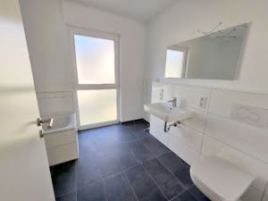 VERMIETET! Schick ! dieses nagelneue 4-Zimmer Townhouse mit Balkon + Terrasse – Offenbach
