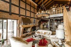 VERKAUFT! Prachtvolle Villa mit Schwimmbad und Parkgrundstück mit Teich – Hollywood-Feeling im Rheingau!