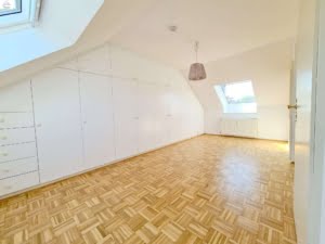VERMIETET!Was für ein Villenanwesen mit Traumgarten! Mehrgenerat.haus + Einliegerwohnung + 2 Garagen