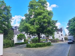 VERMIETET! Koffer auspacken und zu Hause sein! Groß + Stylisch – ein tolles Studio! 1 Zimmer + sep. Wohnküche + Terrasse – Top Lage Sachsenhausen