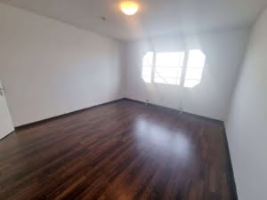 VERMIETET! Schicke 2 Zimmer Wohnung mit Balkon – Sachsenhausen + POOL+SAUNA im Haus!
