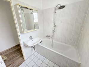 VERMIETET! Gemütliche 3 Zimmerwohnung mit großem Balkon in gepflegter Grünanlage in Bad Homburg