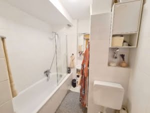VERMIETET! Beste Lage direkt am Schweizer Platz! Gemütliche 2 Zimmerwohnung mit EBK im 4. OG