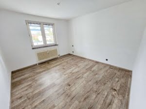 VERMIETET! Gemütliche 3 Zimmerwohnung mit großem Balkon in gepflegter Grünanlage in Bad Homburg