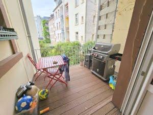 VERMIETET! Ein Highlight für Altbaufans in Sachsenhausen! Große 4-Zimmerwohnung mit Balkon + EBK
