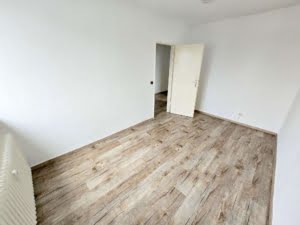VERMIETET! Gemütliche 3 Zimmerwohnung mit großem Balkon in gepflegter Grünanlage in Bad Homburg