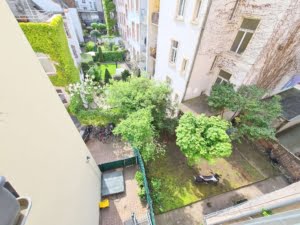VERMIETET! Ein Highlight für Altbaufans in Sachsenhausen! Große 4-Zimmerwohnung mit Balkon + EBK
