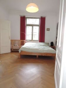 Vermietet! Wow! Altbaucharme pur! 4 Zimmer + Wohnküche + Balkon- top saniert