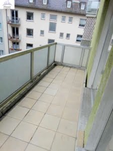 VERMIETET! Großzügige, sonnige 2 Zimmerwohnung mit Wohnküche und Balkon – Bornheim Grenze Ostend