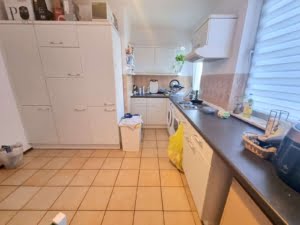 VERMIETET! Sonnige 2 Zimmerwohnung mit Wohnküche + großem Balkon – Bornheim Grenze Ostend