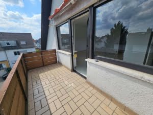 VERMIETET! Einzugsbereit! Große 3,5 Zimmerwohnung mit Balkon plus Garage – top Lage Rumpenheim