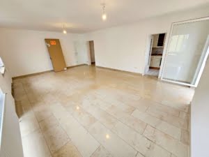 VERMIETET! Saniert! Große 3 Zimmerwohnung mit 2 Bädern + Balkon und inkl. Gartennutzung – Niederrad
