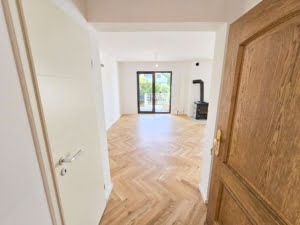 Nagelneu saniert! Große 3 Zimmer mit Terrasse + Garten – Parkettboden – Wohnküche – Neu Isenburg