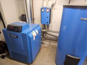 VERKAUFT! Große 4 Zimmer Terrassenwohnung + 2 Bäder + EBK + Kamin + Keller + Garage –