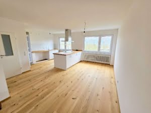 VERMIETET! Erstbezug nach Sanierung! Sonnige 4 Zimmerwohnung mit Balkon + Weitblick – Kriftel