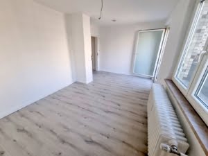VERMIETET! Alles Neu Renoviert! Großzügige 4,5 Zimmerwohnung + Balkon – WG geeignet – zentralst in Offenbach
