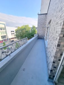 VERMIETET! Alles Neu Renoviert! Großzügige 4,5 Zimmerwohnung + Balkon – WG geeignet – zentralst in Offenbach