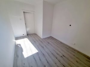 VERMIETET! Alles Neu Renoviert! Großzügige 4,5 Zimmerwohnung + Balkon – WG geeignet – zentralst in Offenbach