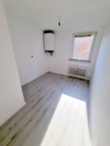 VERMIETET! Alles Neu Renoviert! Großzügige 4,5 Zimmerwohnung + Balkon – WG geeignet – zentralst in Offenbach