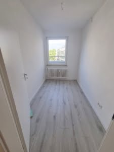 VERMIETET! Alles Neu Renoviert! Großzügige 4,5 Zimmerwohnung + Balkon – WG geeignet – zentralst in Offenbach
