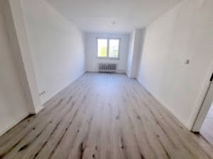 VERMIETET! Alles Neu Renoviert! Großzügige 4,5 Zimmerwohnung + Balkon – WG geeignet – zentralst in Offenbach