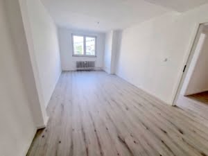 VERMIETET! Alles Neu Renoviert! Großzügige 4,5 Zimmerwohnung + Balkon – WG geeignet – zentralst in Offenbach