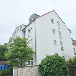 VERMIETET! Lichtdurchflutete 2 Zimmer DG-Wohnung mit Sonnenterrasse – zentral in Mühlheim-Dietesheim