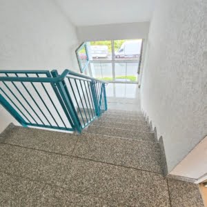 VERMIETET! Lichtdurchflutete 2 Zimmer DG-Wohnung mit Sonnenterrasse – zentral in Mühlheim-Dietesheim
