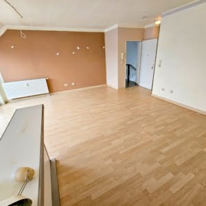 VERMIETET! Lichtdurchflutete 2 Zimmer DG-Wohnung mit Sonnenterrasse – zentral in Mühlheim-Dietesheim