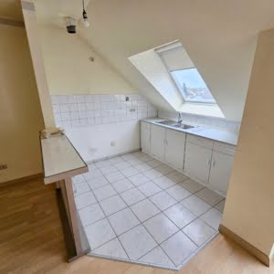 VERMIETET! Lichtdurchflutete 2 Zimmer DG-Wohnung mit Sonnenterrasse – zentral in Mühlheim-Dietesheim
