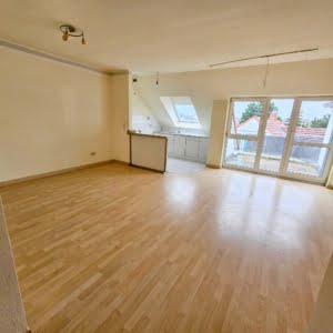 VERMIETET! Lichtdurchflutete 2 Zimmer DG-Wohnung mit Sonnenterrasse – zentral in Mühlheim-Dietesheim