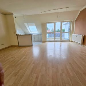 VERMIETET! Lichtdurchflutete 2 Zimmer DG-Wohnung mit Sonnenterrasse – zentral in Mühlheim-Dietesheim
