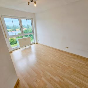 VERMIETET! Lichtdurchflutete 2 Zimmer DG-Wohnung mit Sonnenterrasse – zentral in Mühlheim-Dietesheim