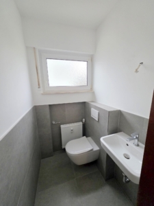 VERMIETET! Große 4-Zimmer Gartenwohnung mit 2 Balkonen + schickem  Bad  – top Lage Rumpenheim