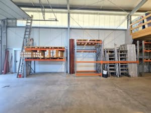 VERMIETET! Produktions-/Lagerhalle mit Bürofläche mit hervorragender Anbindung
