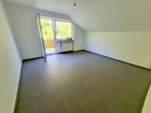 VERMIETET! Neu renoviert! 3-Zimmerwohnung mit 2 Balkonen + Wannenbad – ruhig in Bergen-Enkheim
