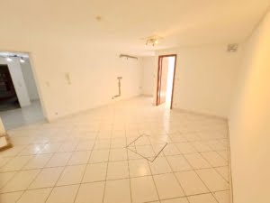 VERMIETET! Neu renoviert! Gemütliche 2 Zimmer Souterrain Wohnung inkl. Einbauküche – Steinbach/Ts