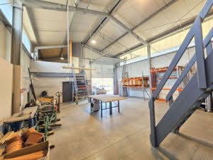 VERMIETET! Produktions-/Lagerhalle mit Bürofläche mit hervorragender Anbindung