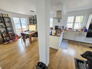 VERMIETET! Sehr großzügige 3-Zimmer Maisonette mit 2 Balkonen + TG-Platz – Top Lage Sachsenhausen