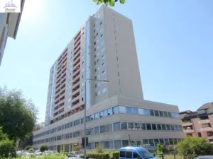 VERMIETET! Bester Skylineblick inkl. +Pool+Sauna im Haus! Schicke 3 Zimmer Wohnung mit Balkon –