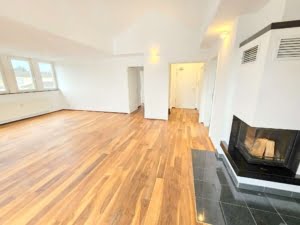 VERKAUFT!Attraktive große 3 Zimmer Dachstudio Whg. mit Balkon +Garagenpl – Top Lage nahe Stadtwald