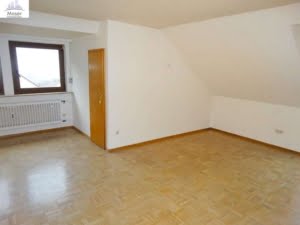 VERMIETET! Geräumige 2-Zimmerwohnung im Dachgeschoss in 3-Parteienhaus – ruhige Lage in Großheubach