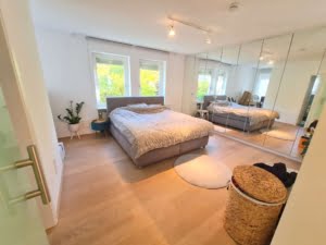 VERMIETET! Stylisch! Schicke 4 Zimmer offene Maisonette mit 2 Bädern + 2 Balkonen – Sachsenhausen