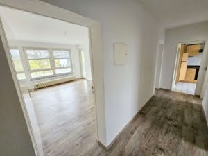 VERMIETET! Gemütliche 3 Zimmerwohnung mit großem Balkon in gepflegter Grünanlage in Bad Homburg