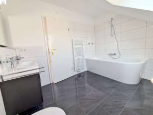 VERMIETET!Was für ein Villenanwesen mit Traumgarten! Mehrgenerat.haus + Einliegerwohnung + 2 Garagen