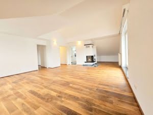 VERKAUFT!Attraktive große 3 Zimmer Dachstudio Whg. mit Balkon +Garagenpl – Top Lage nahe Stadtwald