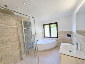 Nagelneu saniert! Große 3 Zimmer mit Terrasse + Garten – Parkettboden – Wohnküche – Neu Isenburg