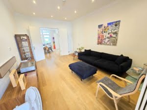 VERMIETET! Ein Highlight für Altbaufans in Sachsenhausen! Große 4-Zimmerwohnung mit Balkon + EBK