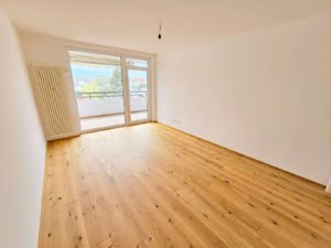 VERMIETET! Erstbezug nach Sanierung! Sonnige 4 Zimmerwohnung mit Balkon + Weitblick – Kriftel