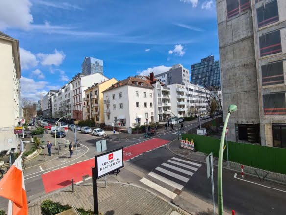 VERMIETET! Top Westendlage! Großzügig renoviert! 1 Zimmerwohnung mit Balkon + sep. Küche inkl. EBK